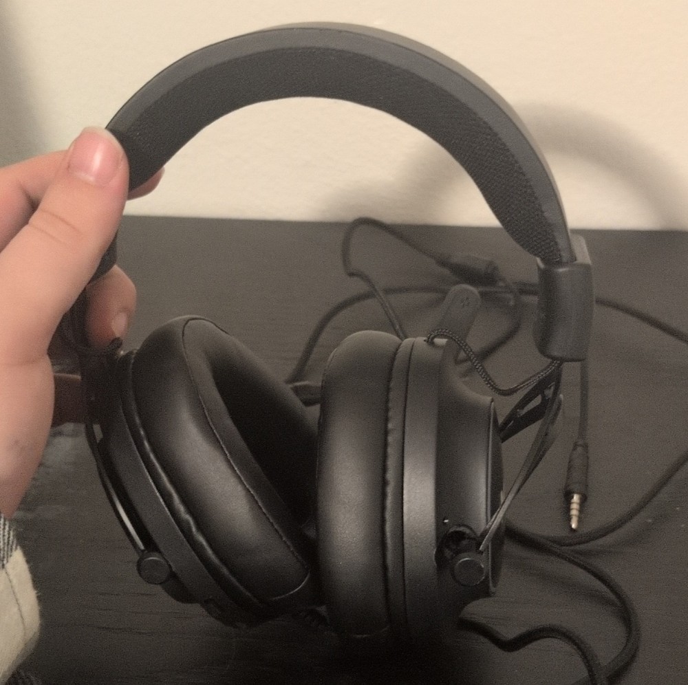 Monster Gaming headset. Never been used. open box. audio USB