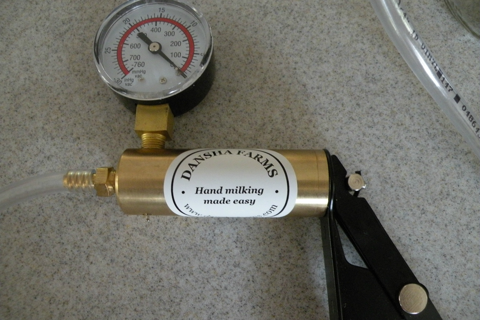 Dansha Farms™ Vacuum Goat and Sheep Milker Hand Milking Machine 1/2 Gal 1 teat