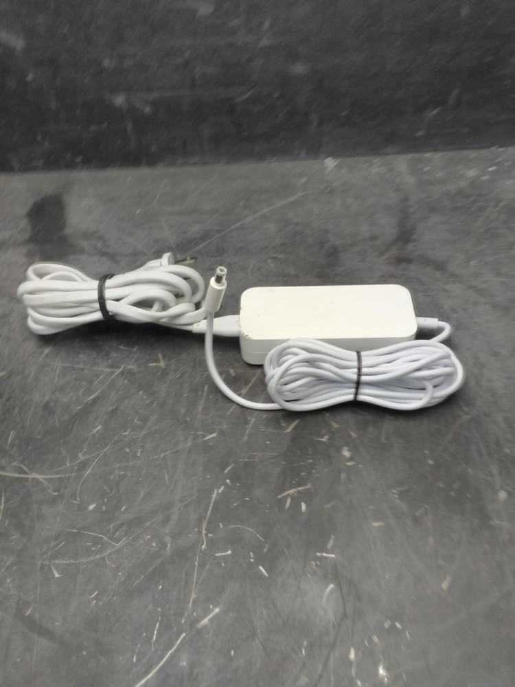 Apple Power Adapter Model No: A1202 (36.5-279-10.5)