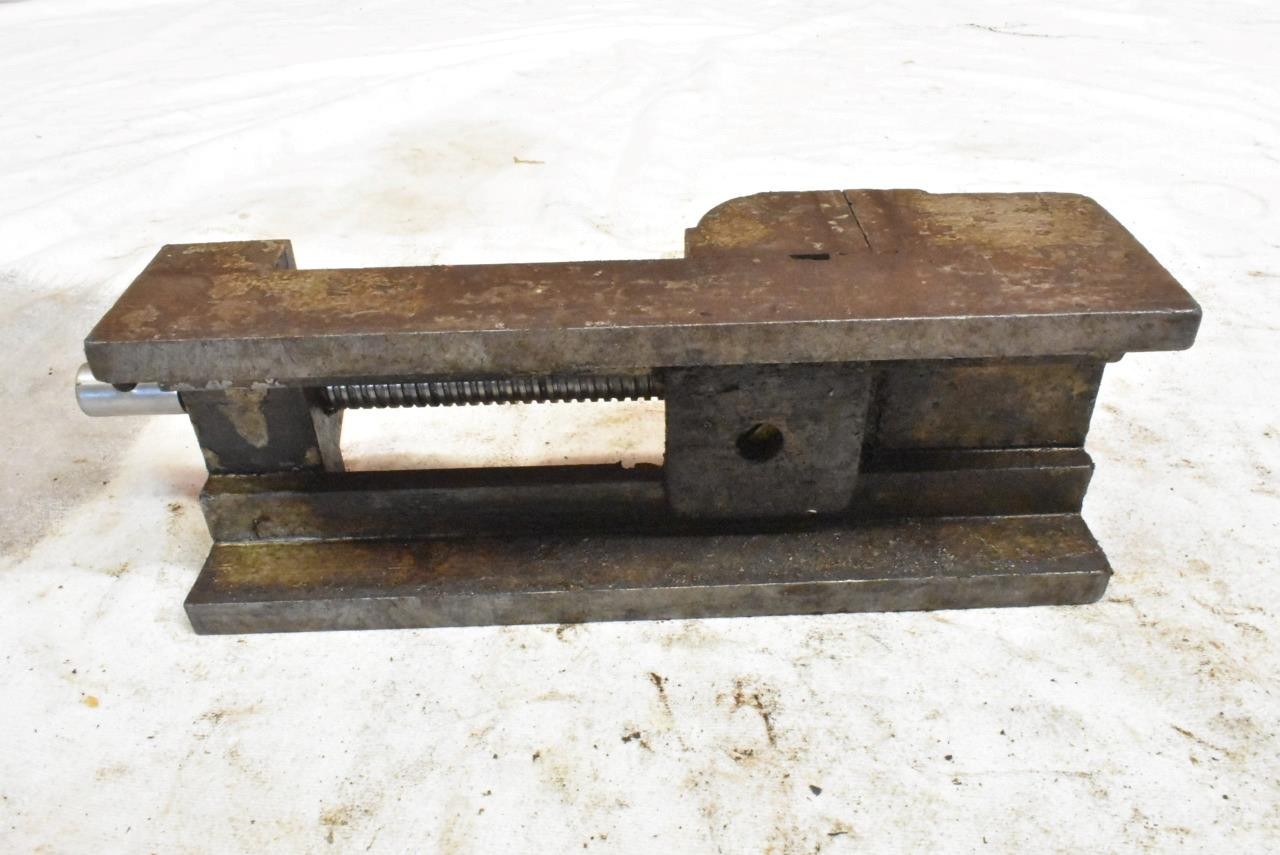 2 Vintage Machinist Vises Vise Craftsman 3" & 4" no name