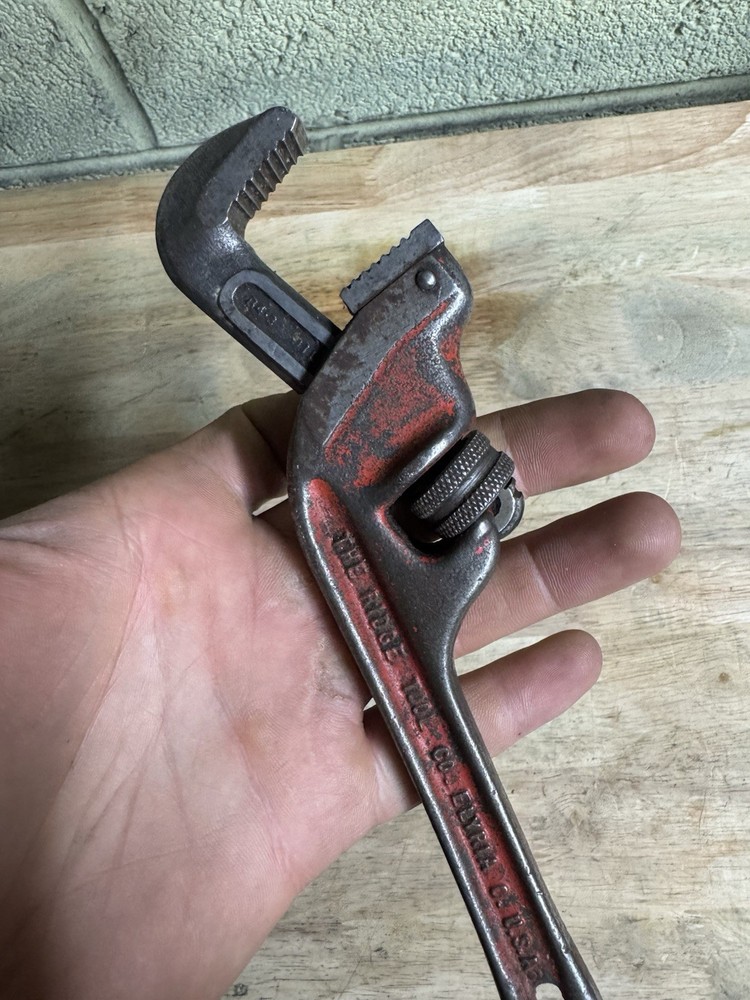 VINTAGE RIDGID E8 OFFSET PIPE WRENCH ELYRIA ,OH. USA
