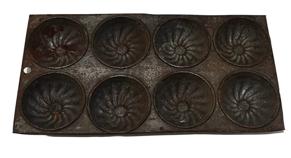 Vintage Swirled Muffin Pan 8 Count