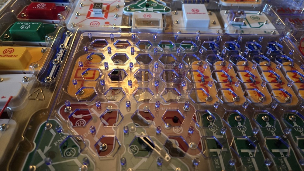 Complete-Elenco Snap Circuits Extreme SC-750 Electronics Exploration Kit