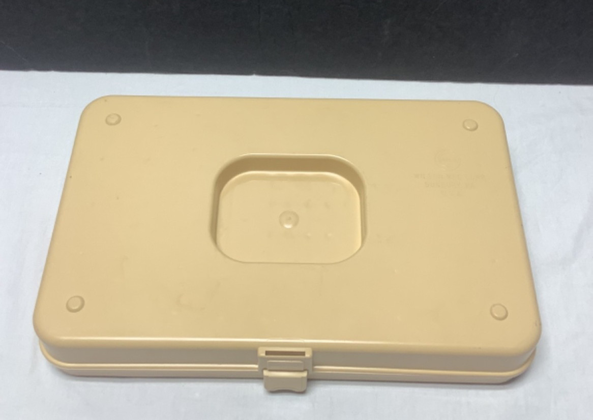 Vintage Wil-Hold Plastic Sewing Box Thread Case w/Handle and Thread Wilson