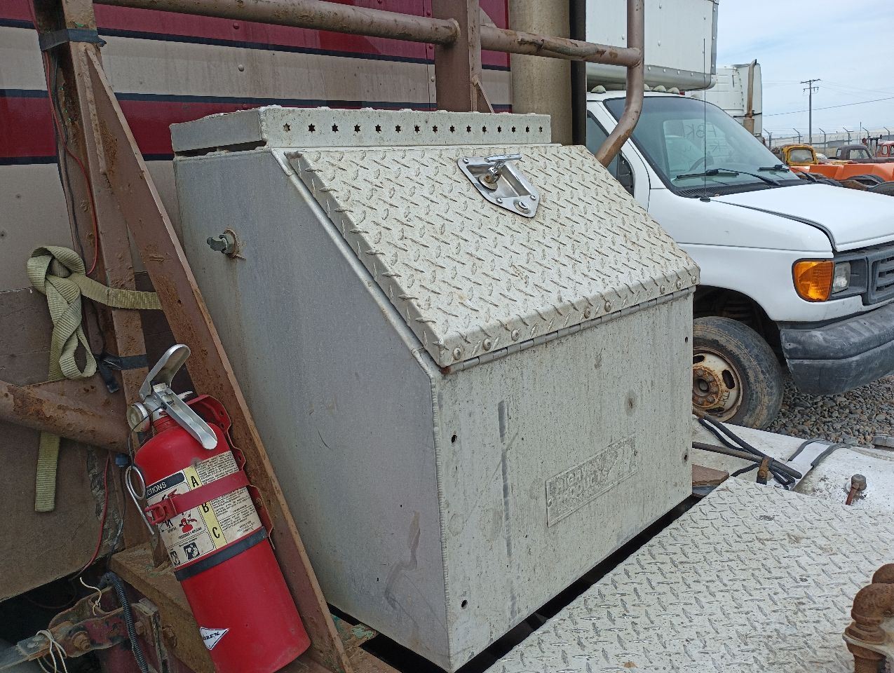 Semi Truck Storage Box 20X24X26 (12149052