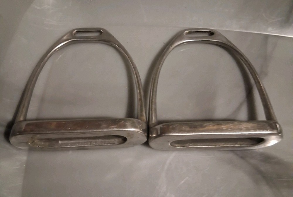 Pre-owned, English Stirrup Irons, 5.5"