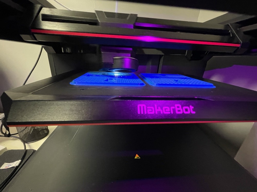 MakerBot Replicator+ 3D Printer working with extruder!!