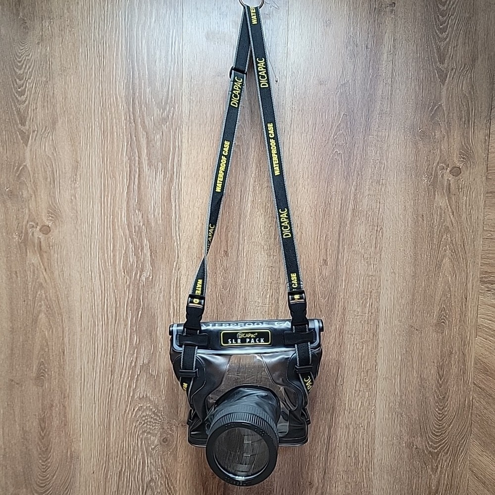DICAPAC WP-S10 Floating Waterproof DSLR Camera Case Underwater