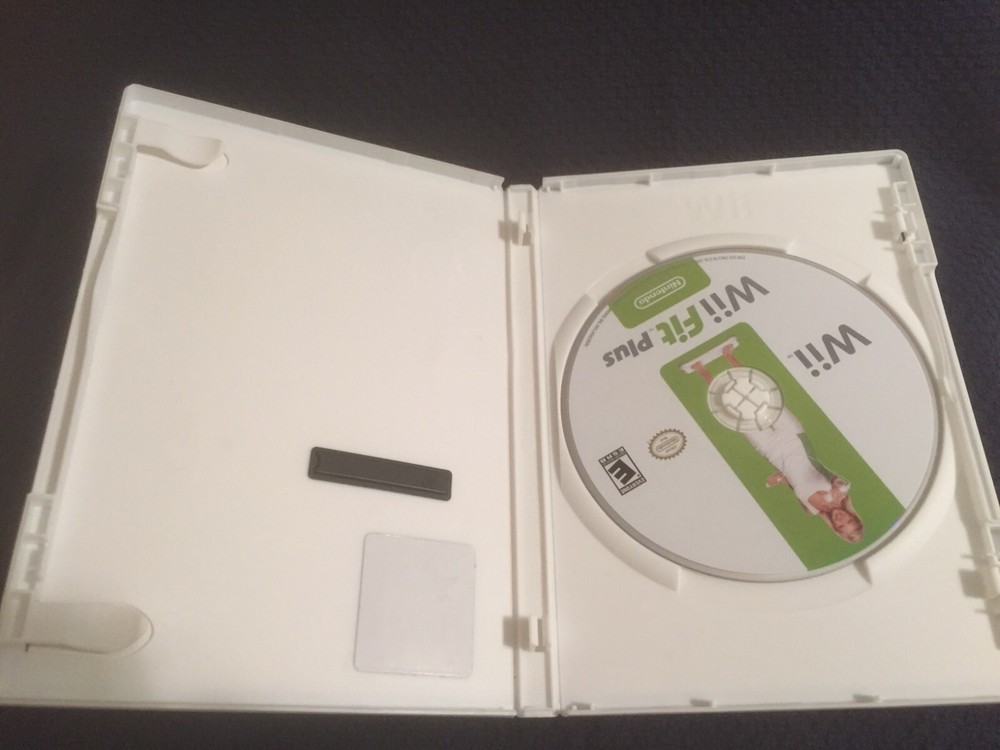 Wii FIT AND EXTRA SOFWARE - BOARD, FEET, ETC.