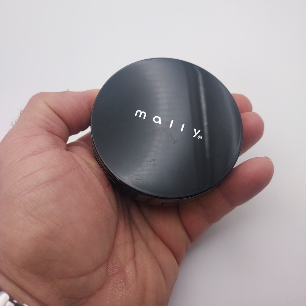 Mally Flawless Finish Transforming Effect Foundation Compact LIGHT