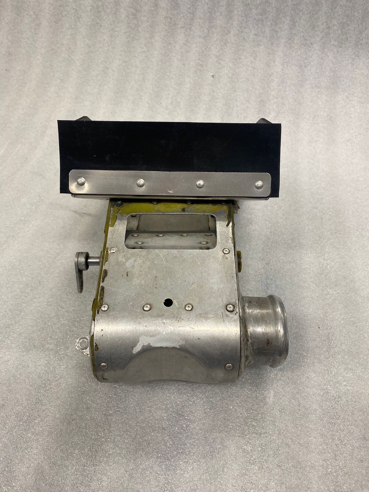 CESSNA 150, 152, 172 AIRFILTER/AIRBOX SHROUD ASSEMBLY HOLDER