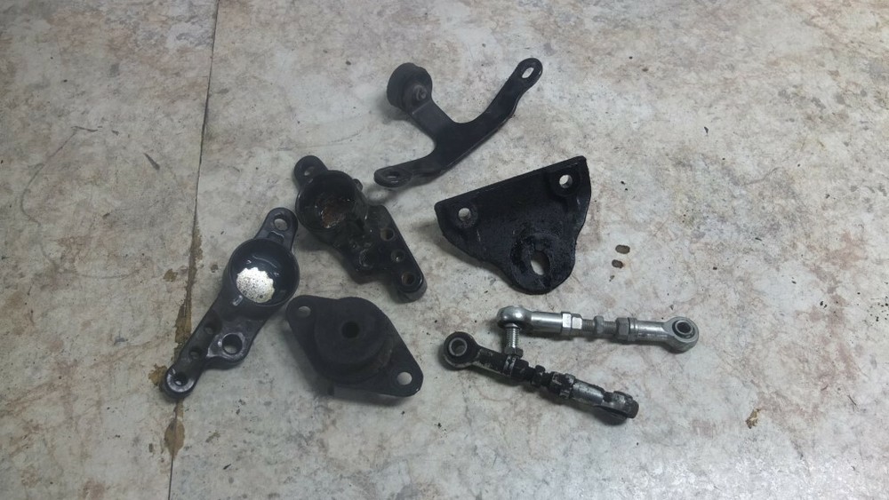 08 Harley Davidson FLHX Street Glide Engine Motor Mounts Brackets
