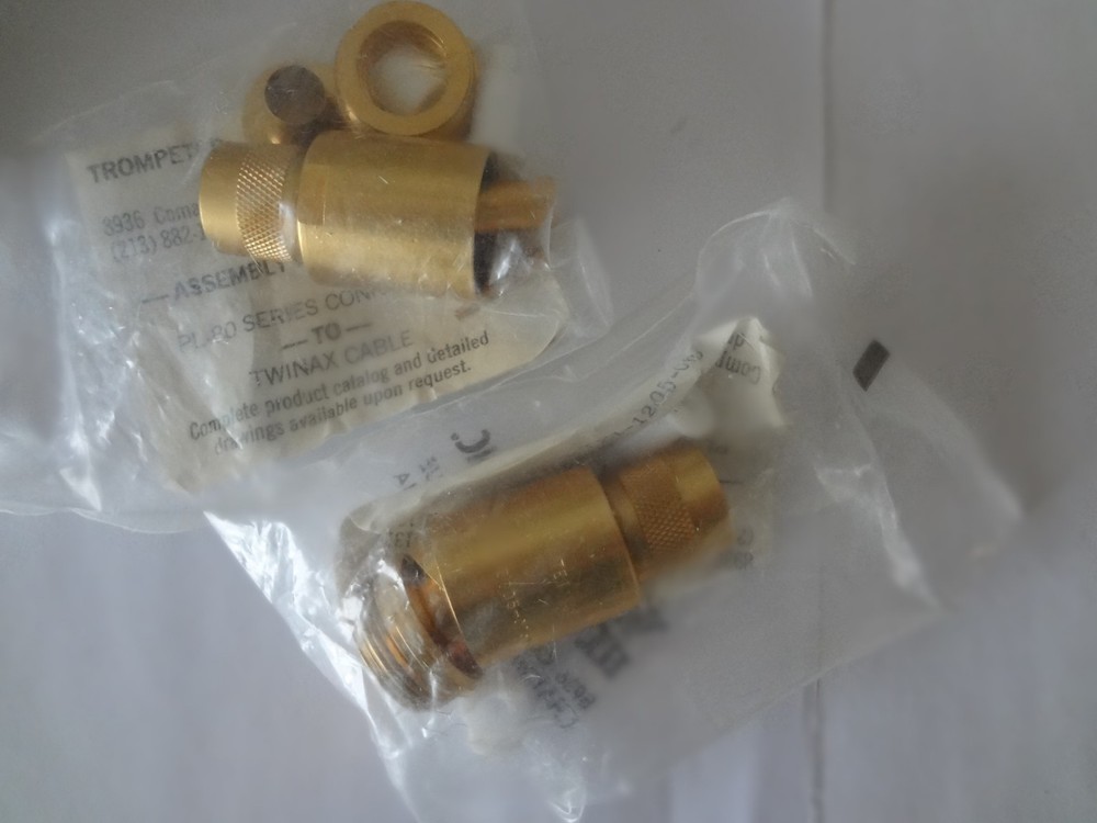 Two Trompeter connectors TEI-1205-0673