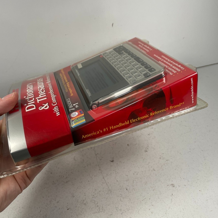 Franklin Dictionary & Thesaurus with Comprehensive Reference Set MWD-1490