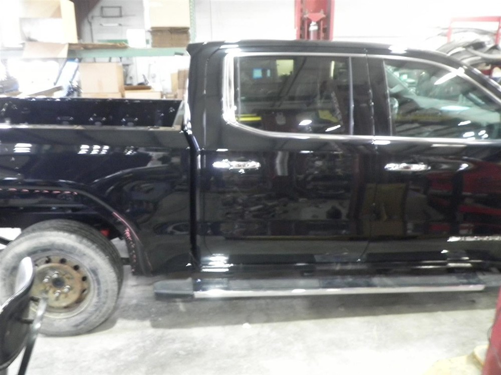 2026 Sierra 1500 SLT Upper Air Shutter