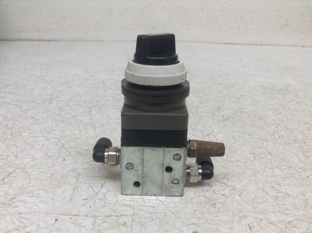 Siebe Pneumatics 4N301-254 2 Position Maintained Selector Switch Pneumatic (TSC)