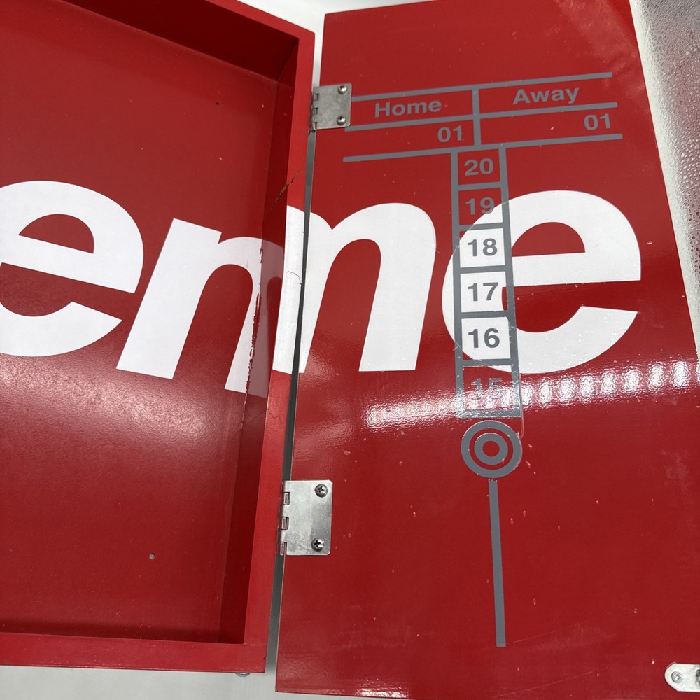 Supreme x Winmau Dartboard Set