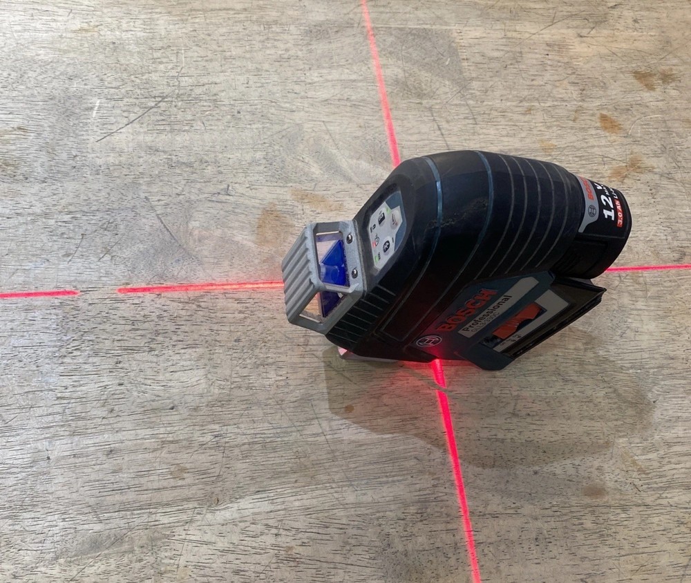 Bosch GLL3330C 360 Connected Three-Plane Leveling + Alignment Laser W/ Batt & Ch