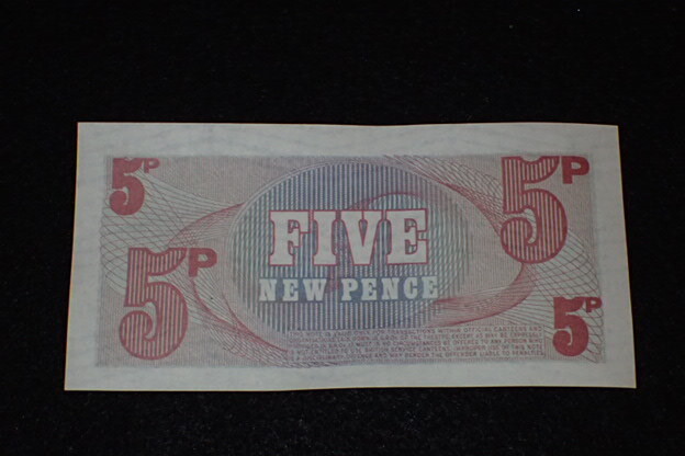 British Armed Forces Five 5 New Pence Military Payment Certificate Note 6th Ser.