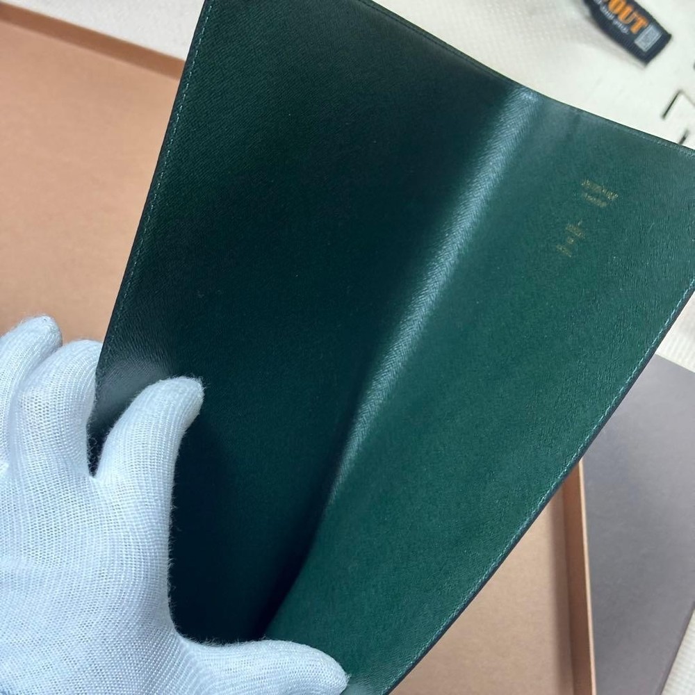 Louis Vuitton Taiga A5 Document Case Snap Folder Dark Green E34490 Unused