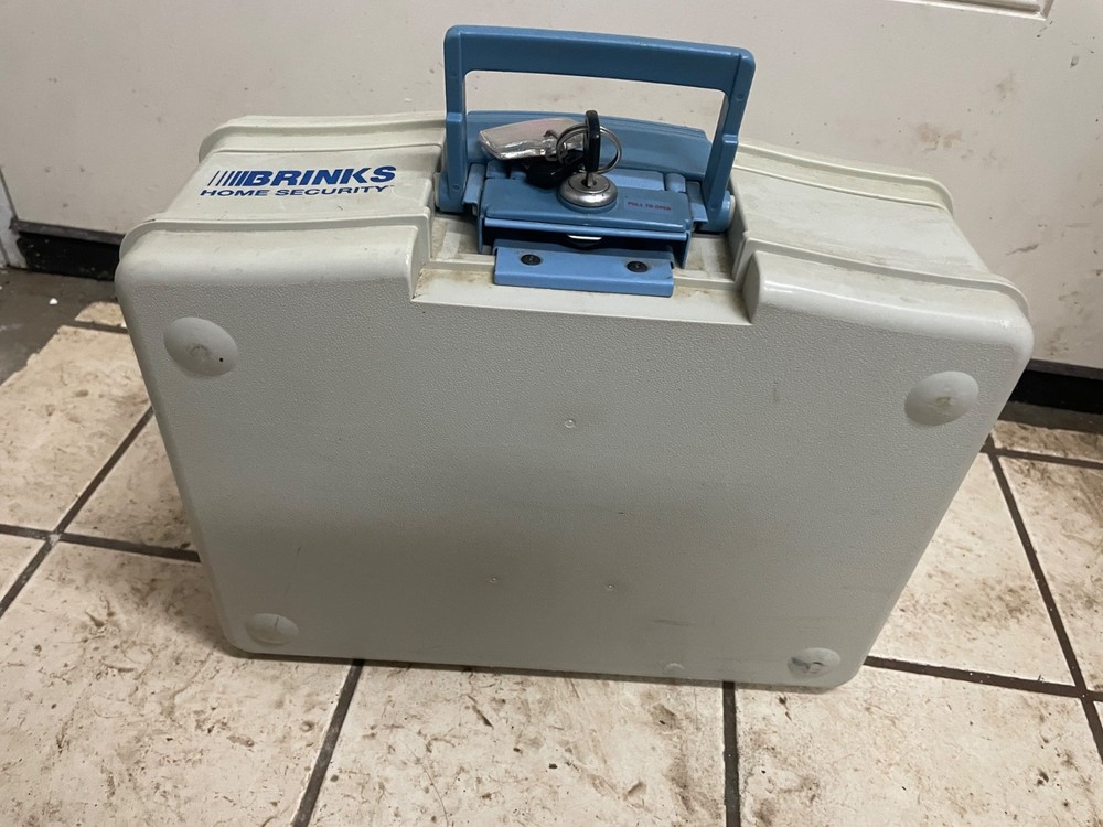 BRINKS Security Locked Box Fire Safe Case w/ Keys Handle Carry Case 13”x10”x5”