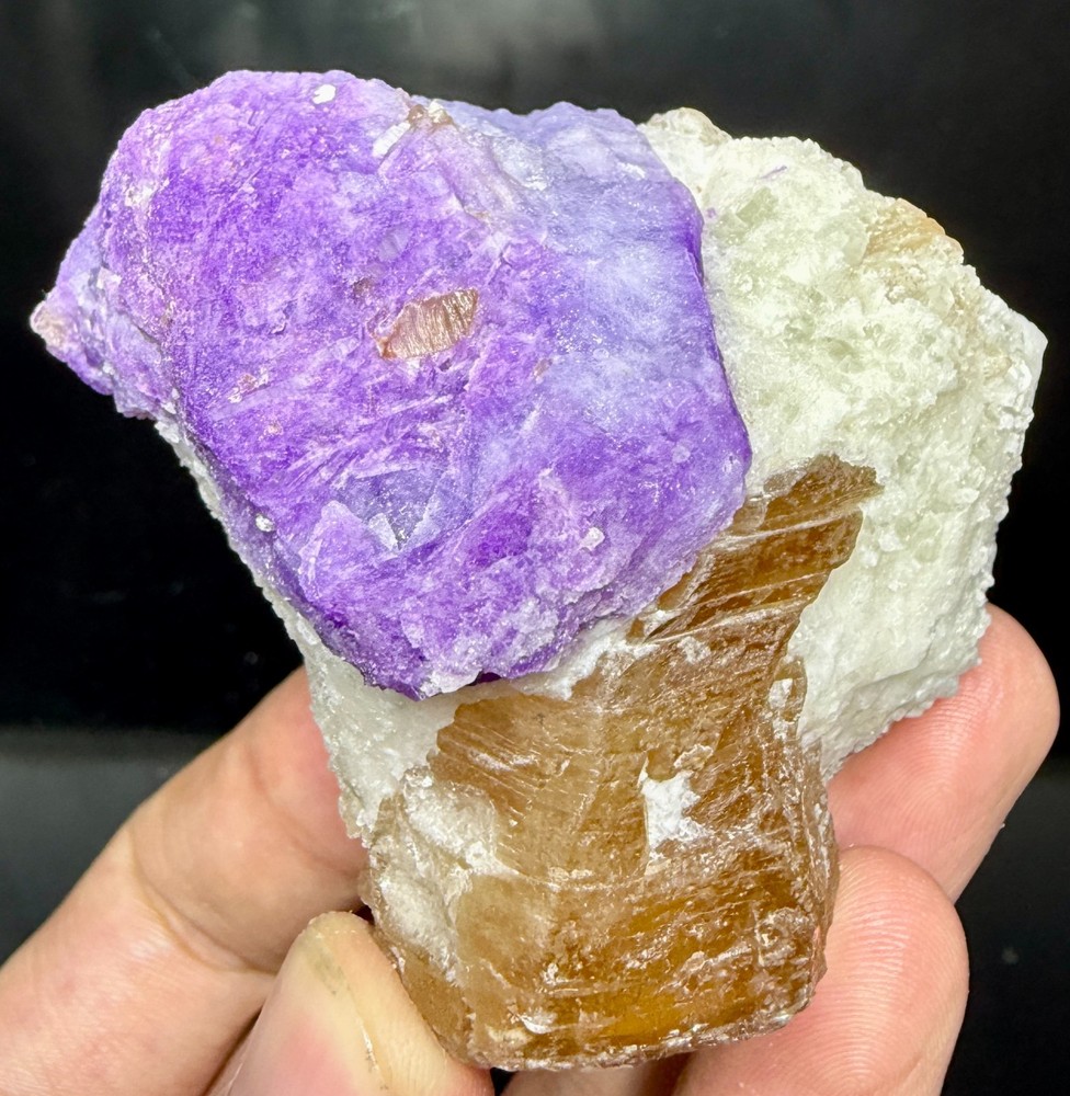 212 Gram Fluorescent Phosphorescent Tenebrescent Hackmanite With Phlogopite