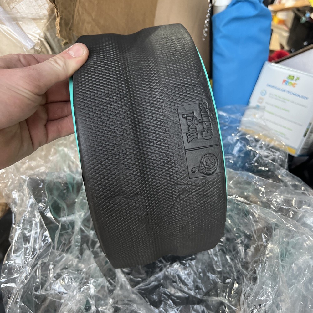 YOGI GRIPS Back Stretcher Cracker Roller (Medium) 10.63”