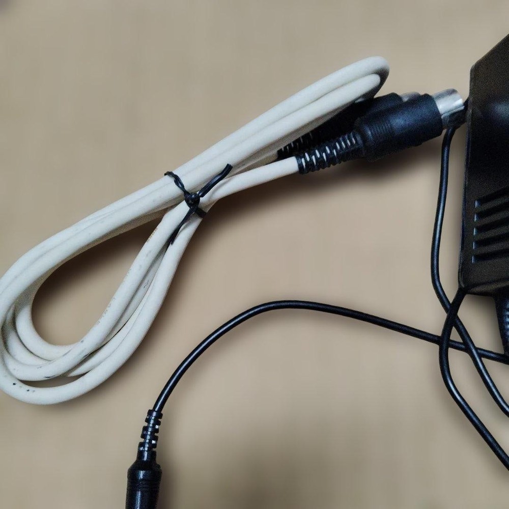 YAMAHA QY10 Music Sequencer