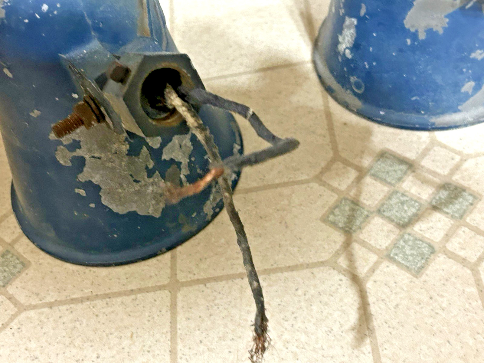 VINTAGE GARAGE SEVICE STATION GAS PUMP LIGHTS OLD VINTAGE PEMCO LIGHTS