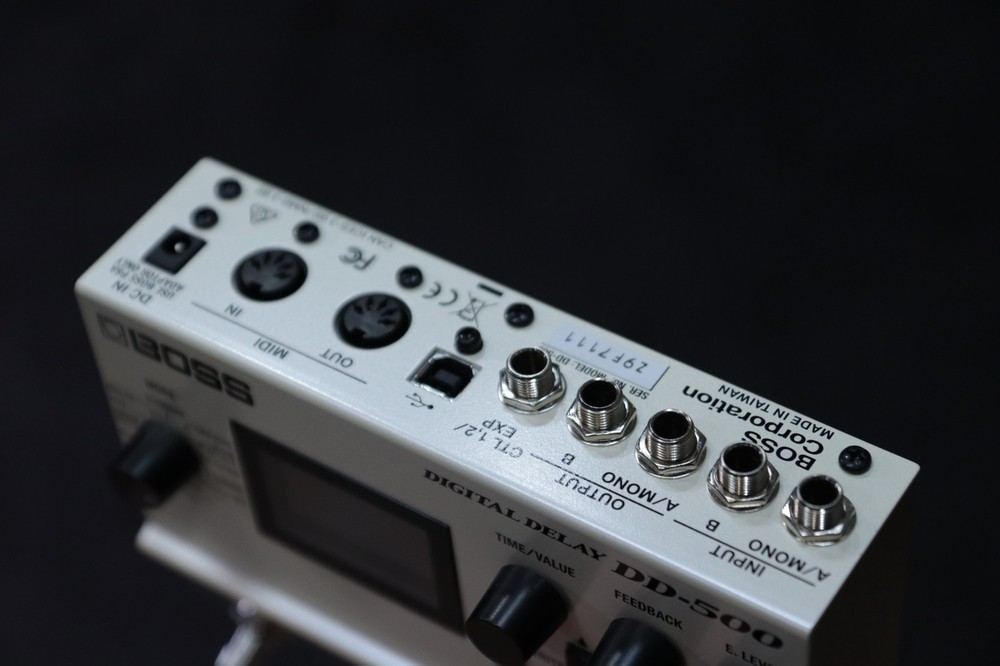 Boss DD-500 Digital Delay 12 Versatile Delay Modes with Looper Effect Pedal