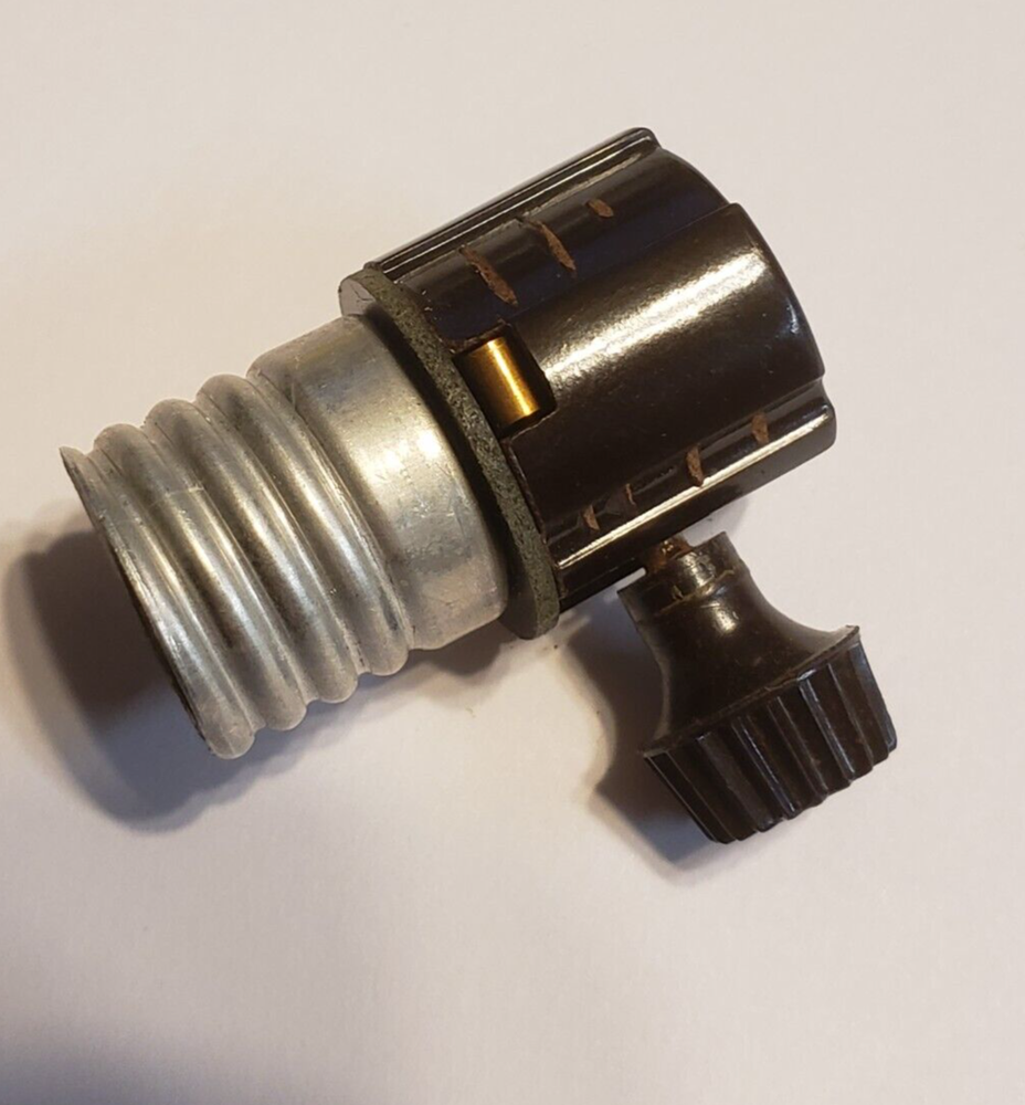 Leviton - E-17 Turn Knob Single Circuit Socket with 1/8ips NEW 512G