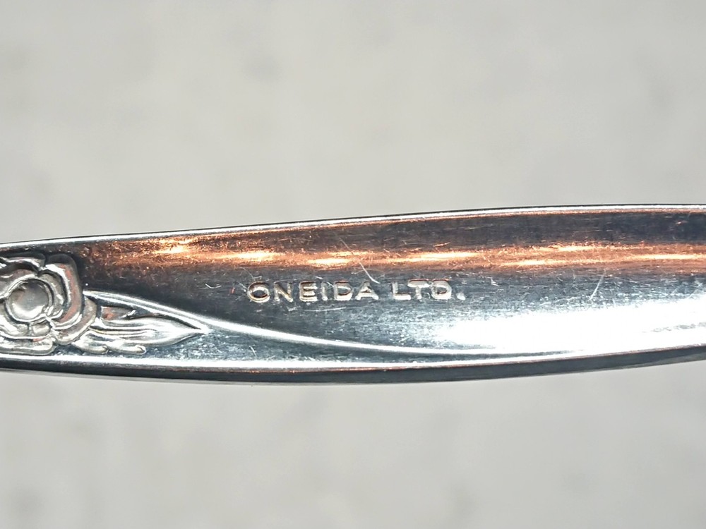 Oneida La Rose 29 PC Flatware Set Serv 5+