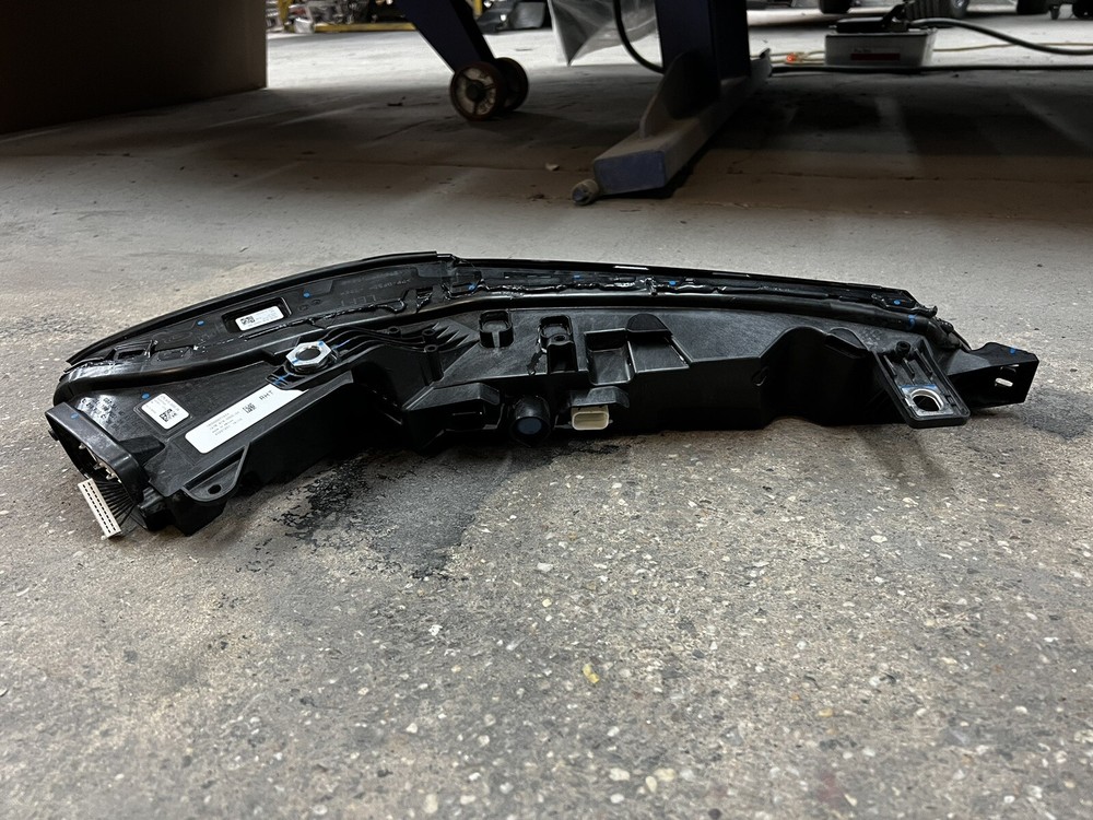 2023 BMW X7 LT upper lamp