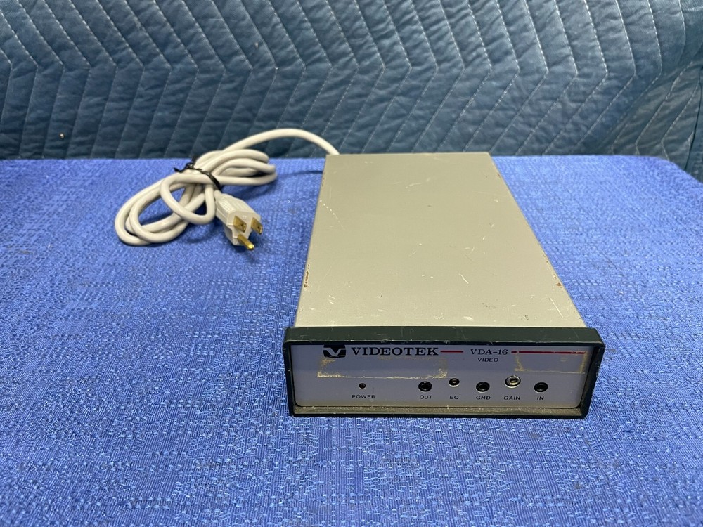 VideoTek - VDA-16 - Video Distribution Amplifier - Powers On