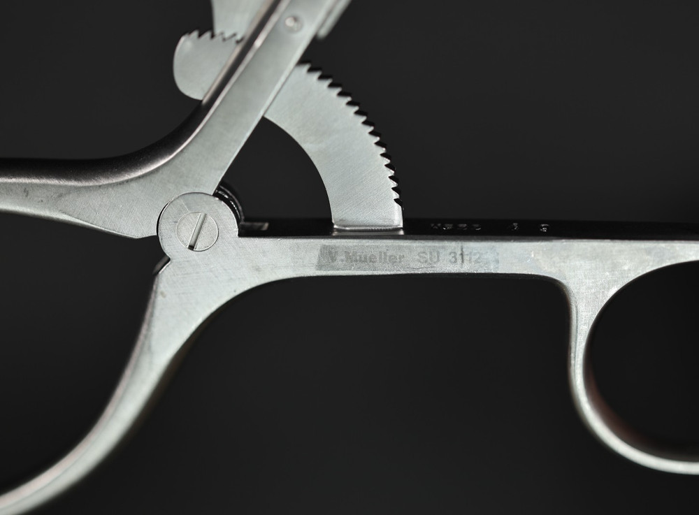 Mueller SU3112 Weitlaner Retractor, Locking, 3x4 Sharp Prongs, 6.5"