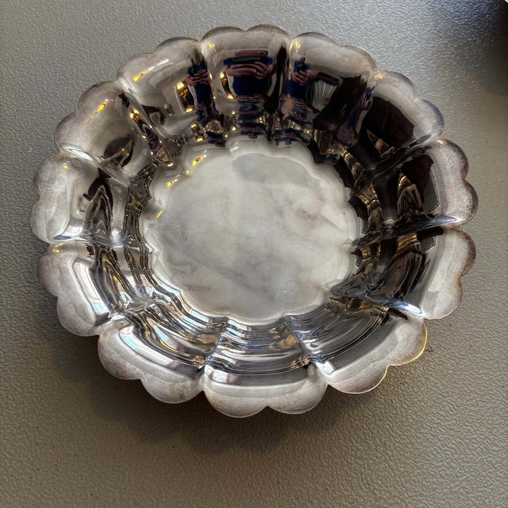 Sheridan Silver Electro-Plated Scalloped Edge Trinket Dish Set of 2 - (C1326B)