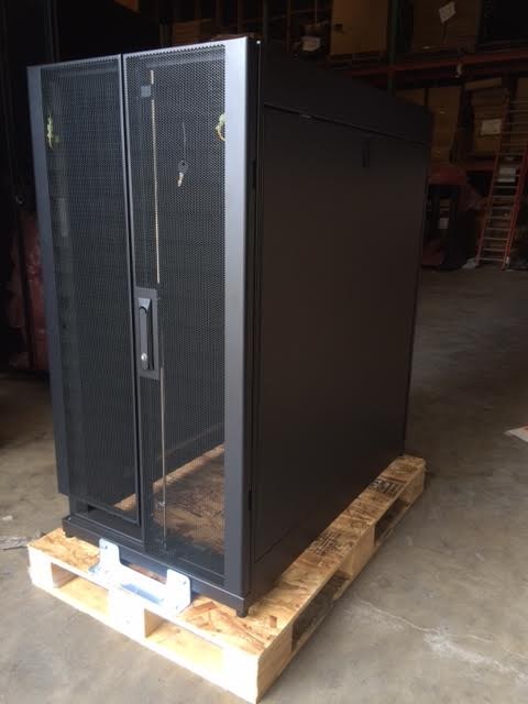 New APC AR3104 Server Rack Enclosure