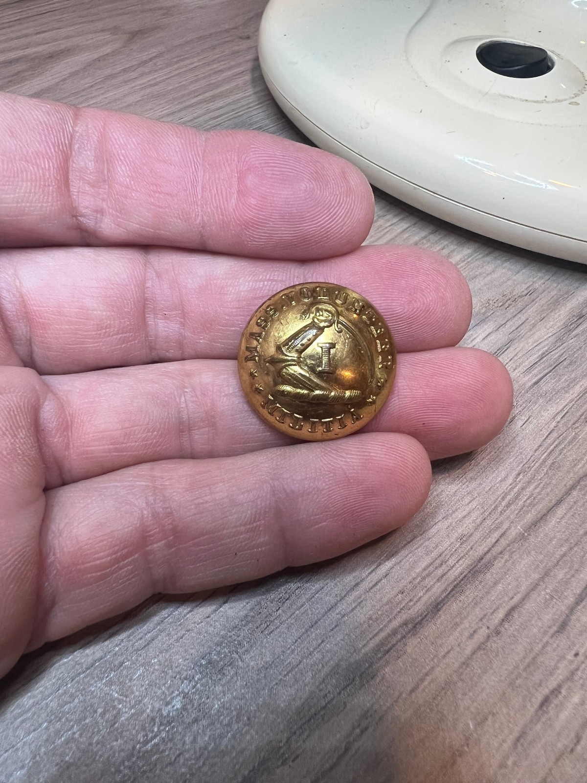 Late Civil War Massachusetts Volunteer Militia Infantry I Coat Button