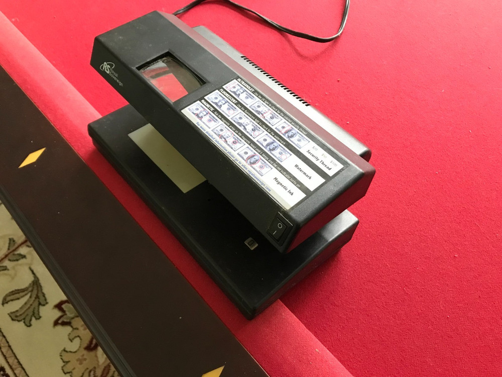 ROYAL SOVEREIGN COUNTERFEIT DETECTOR