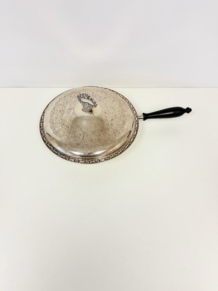 Oneida Silver plated Round Chafing Dish w/Wooden Handle Plate