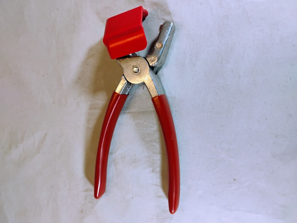 Vintage THE TEXAN YORK NUT SHELLER NUT CRACKER