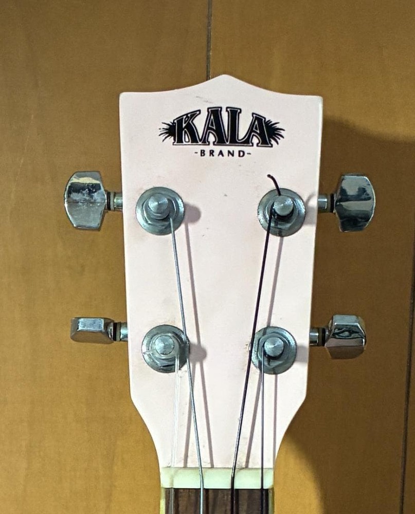 KALA electric ukulele pink