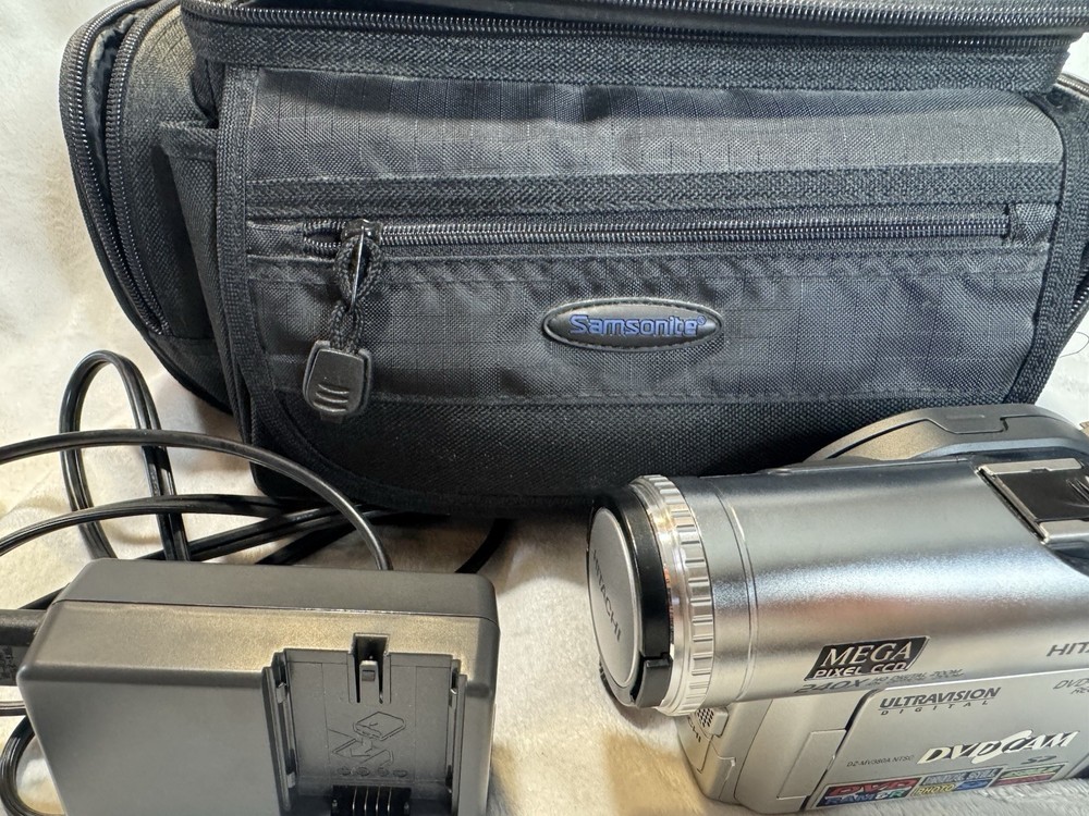 Hitachi DZ-MV380A DVD Camcorder, Bundle