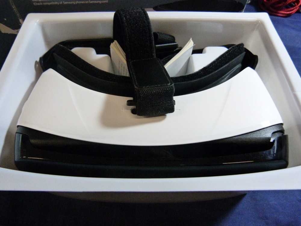 Samsung Gear VR Powered by Oculus - USED ONCE