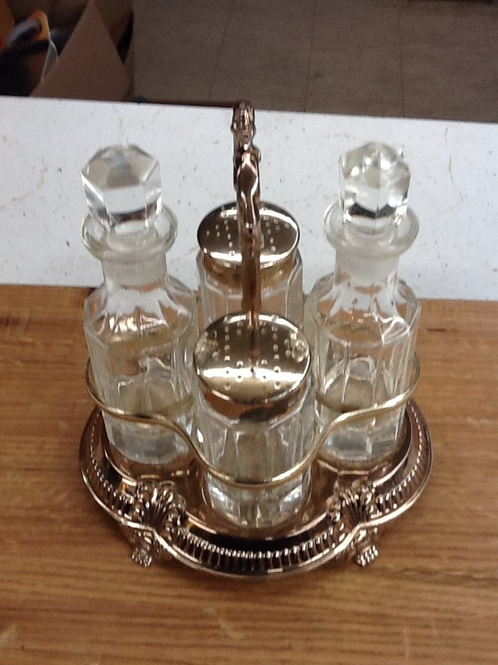 Vintage Silver Plated Tarnish Resistant Cruet Caddy with Salt/Pepper/Oil/Vinegar