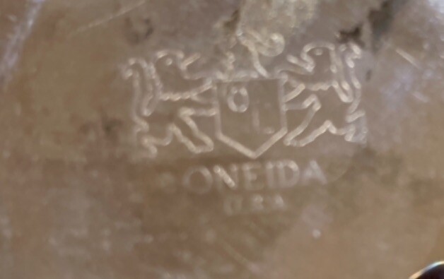 Oneida Silver Plate Coffee/Tea Pot 9 1/2”