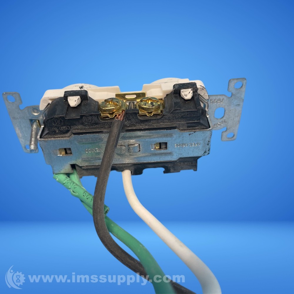 Leviton 2A35C0 Duplex Receptacle 8410