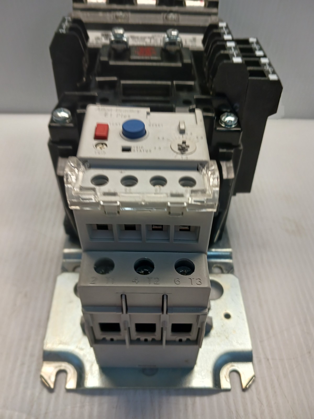 New Allen Bradley 500F-CO*930 Size 2 Motor Starter with 592-EECC Overload Relay