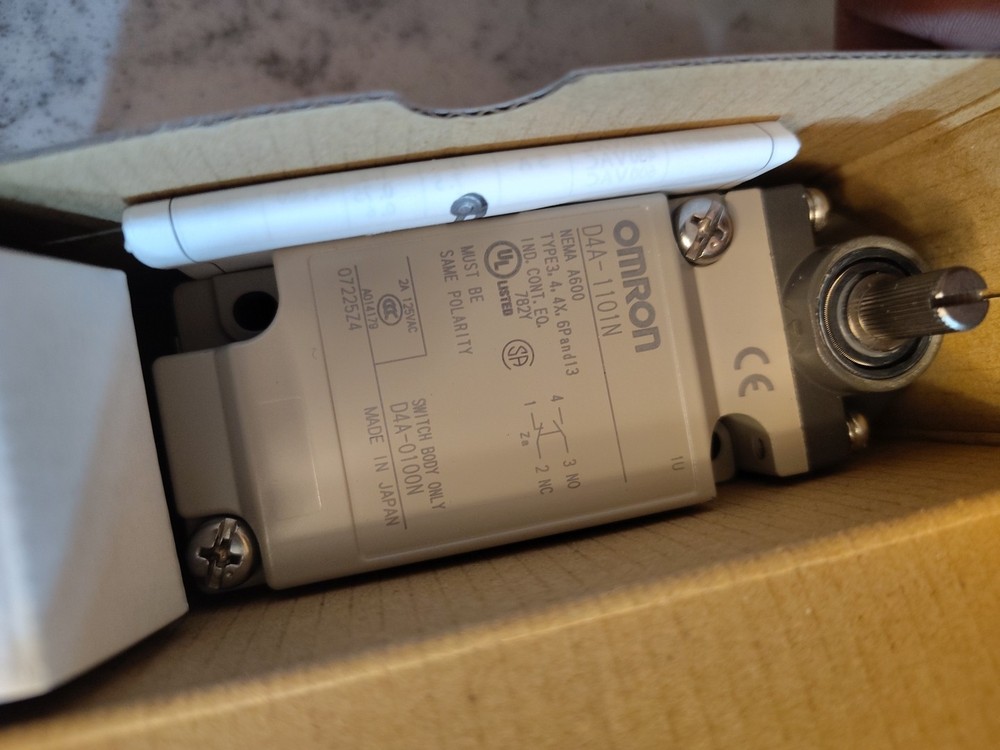 Omron D4A-1101N Limit Switch