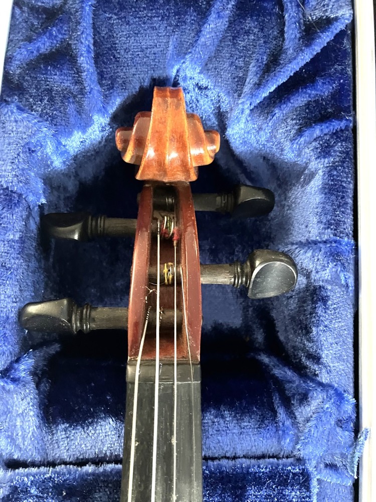 Classical Mathias Thoma Model 23 Violin with Bow & Case